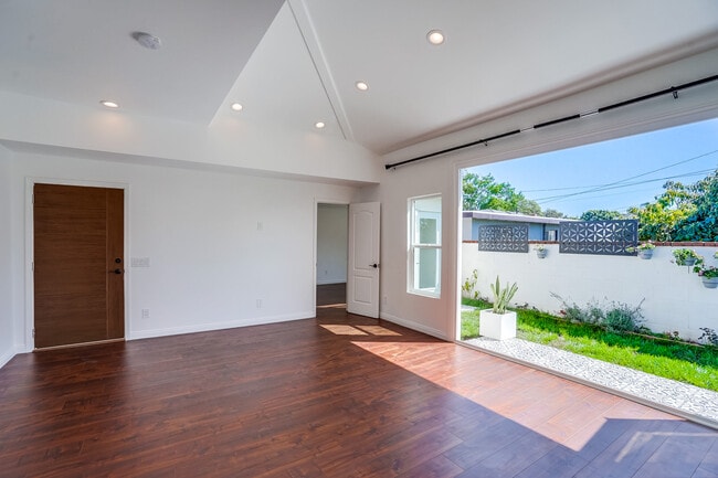 Photo - 9427-9422 S 4th Ave House