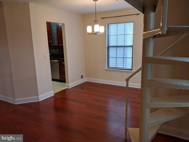 Building Photo - 94 Azalea Cir
