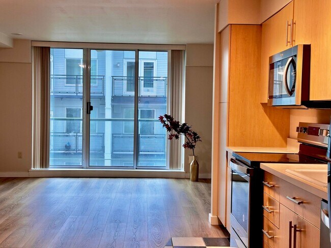 Foto del edificio - Downtown Bellevue Studio with Balcony, In-...