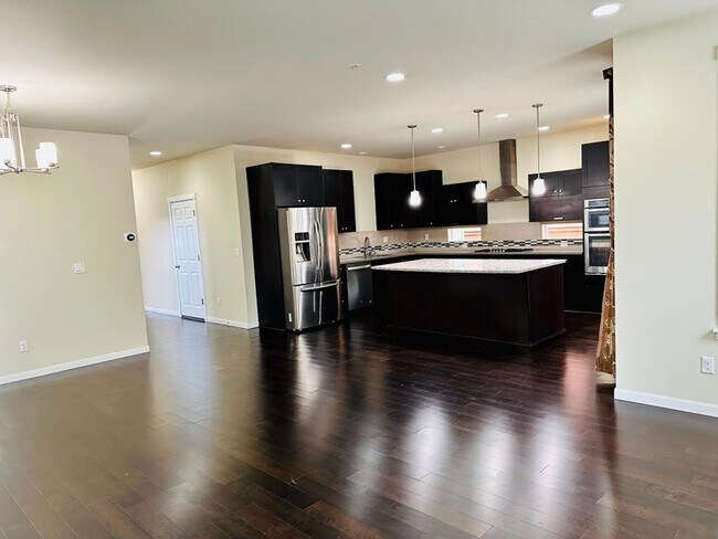 Building Photo - Beautiful 3 bed Home in Bothell in sought after Kings corner community!!