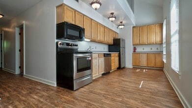 Building Photo - 810 E Gorham St