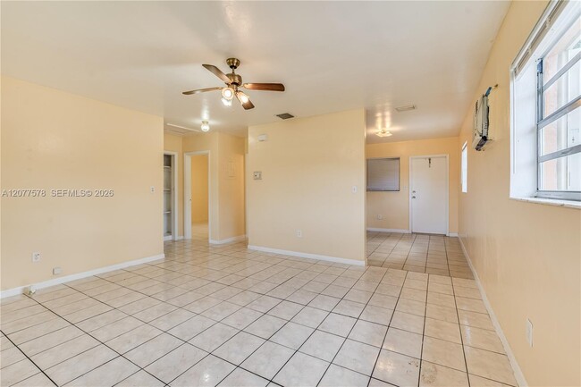 Building Photo - 5926 SW 27th St