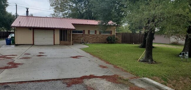 Building Photo - 419 Willow Ln