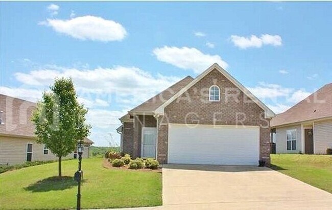 Foto del edificio - Home Available For Rent in Trussville. Ava...