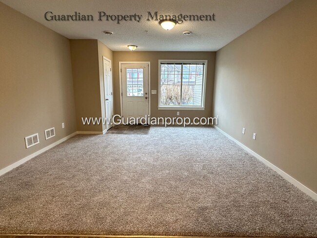 Foto del edificio - North Brooklyn Park Town Homes, Dedicated Office, 2 Car Garage, Washer/Dryer, Front Patio
