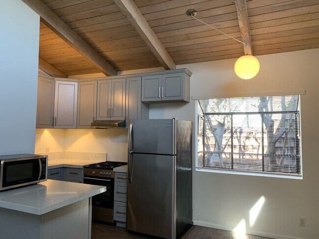 Kitchen - 2493 S Barrington Ave
