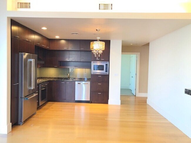 Foto del edificio - Luxury Condo Located in The heart of the P...