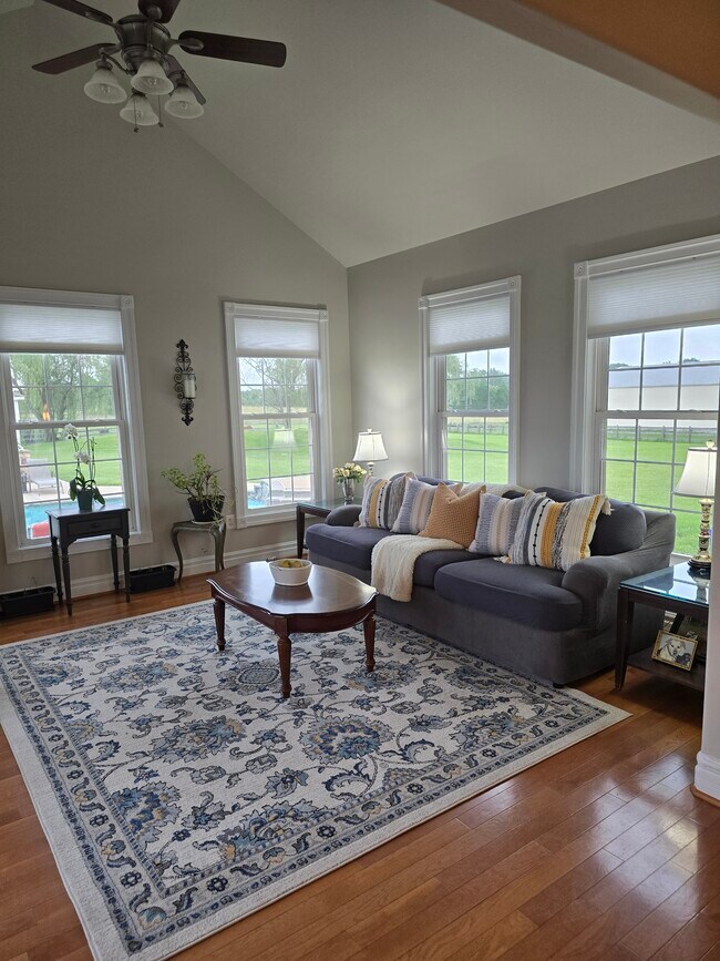 Foto del edificio - 10850 Misty Creek Ct