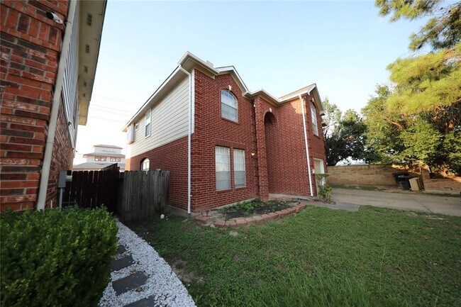 Foto del edificio - 5539 Mountain Forest Dr