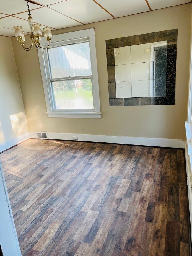 Building Photo - 2 br, 1 bath House - 301 Patterson Ave
