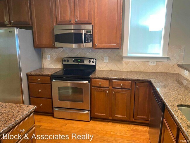 Foto del edificio - 3 br, 3.5 bath House - 43 Danbury Court