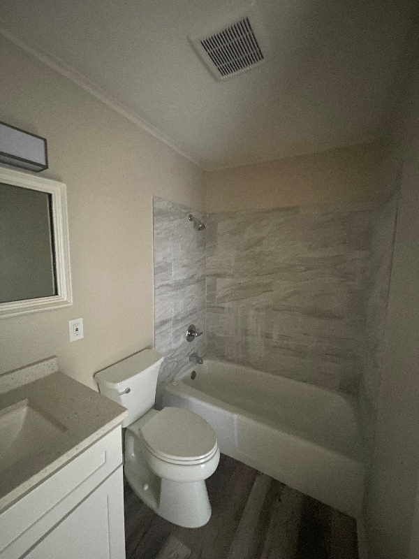 Building Photo - 600 E University Ave