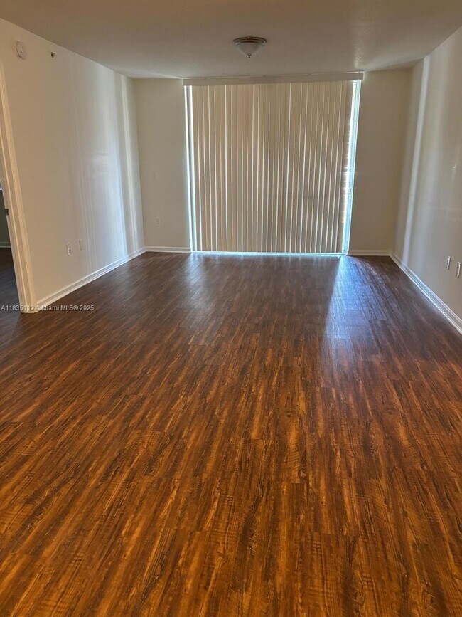 Foto del edificio - 2133 Renaissance Blvd