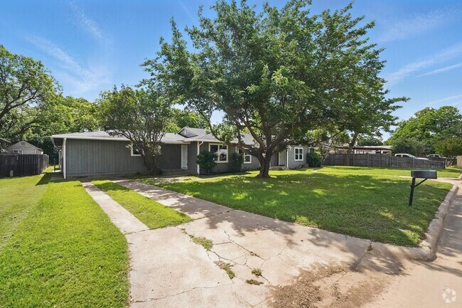 Building Photo - 2781 Beech St