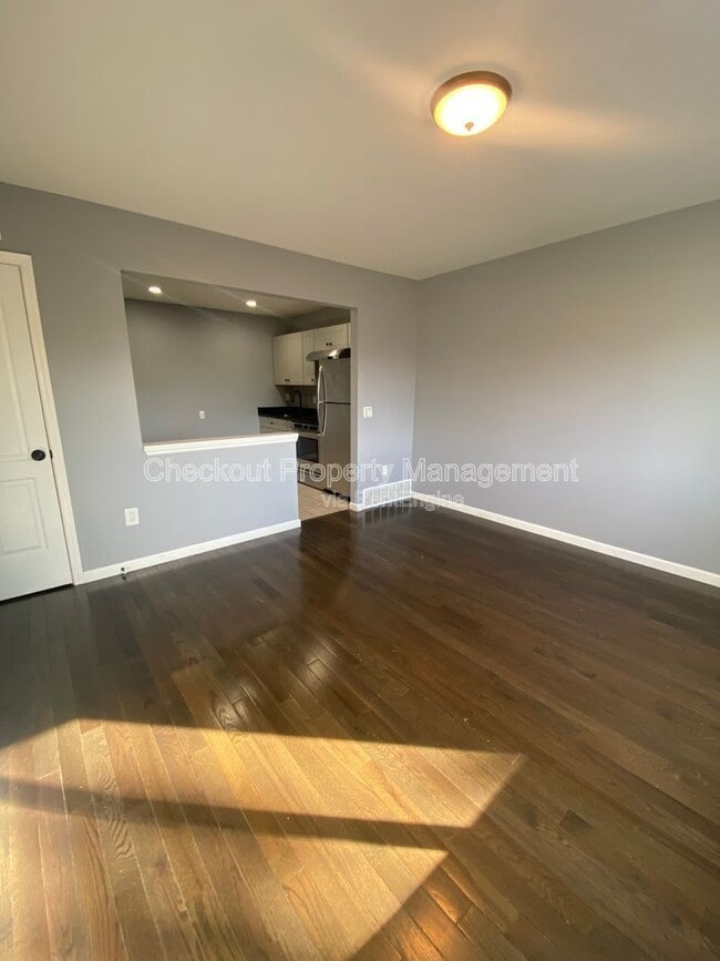Building Photo - 812 Schirmer St