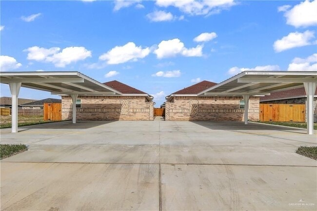 Building Photo - 1008 W Mahala Ave
