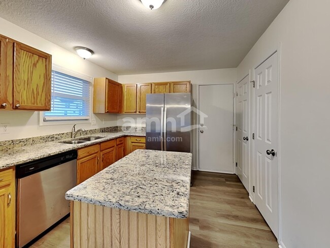 Building Photo - 403 Hobart St