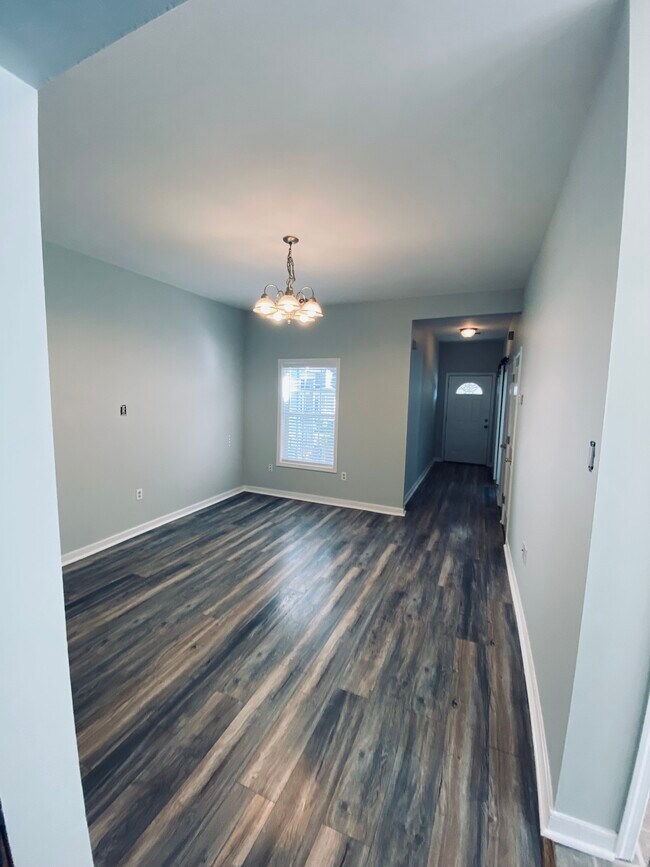 Building Photo - 1915 Dinwiddie Ave