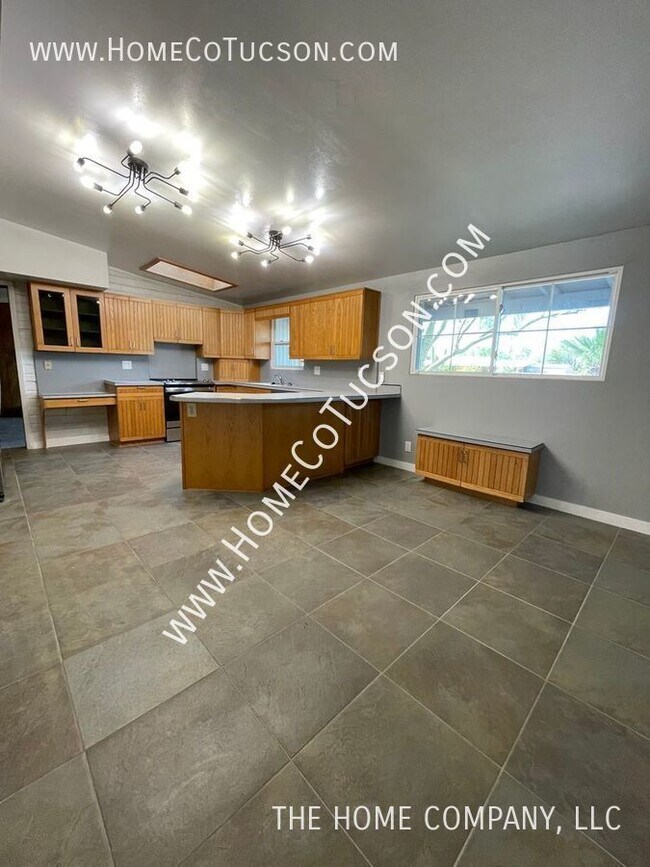 Foto del edificio - 7032 E Luana Drive Three Bedroom Two Bath ...
