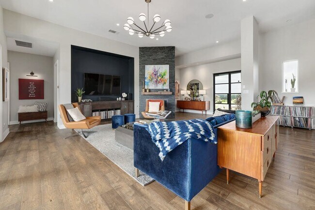 Building Photo - 512 Dream Catcher Dr, Leander, Texas 78641