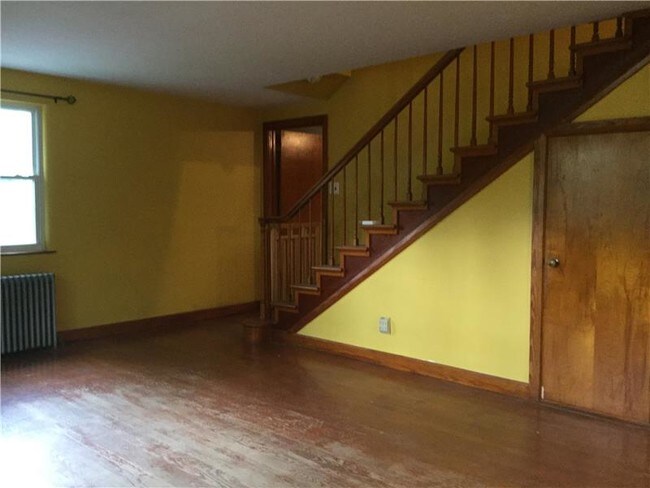 Building Photo - 498 Manatawny St
