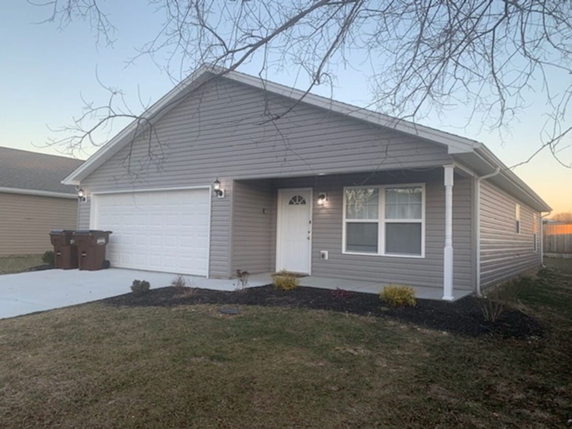 Primary Photo - Great new construction fully furnished and...