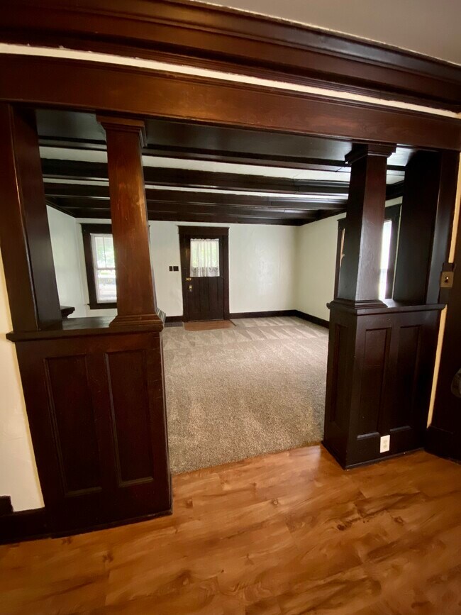 Living room - 407 S Ohio Ave