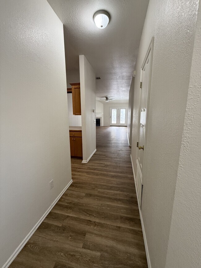 Foto del edificio - 701 S Stoneybrook St