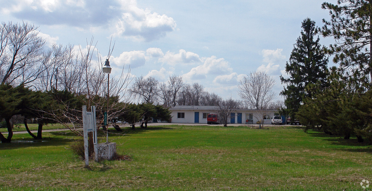 Building Photo - 6215 W National Rd