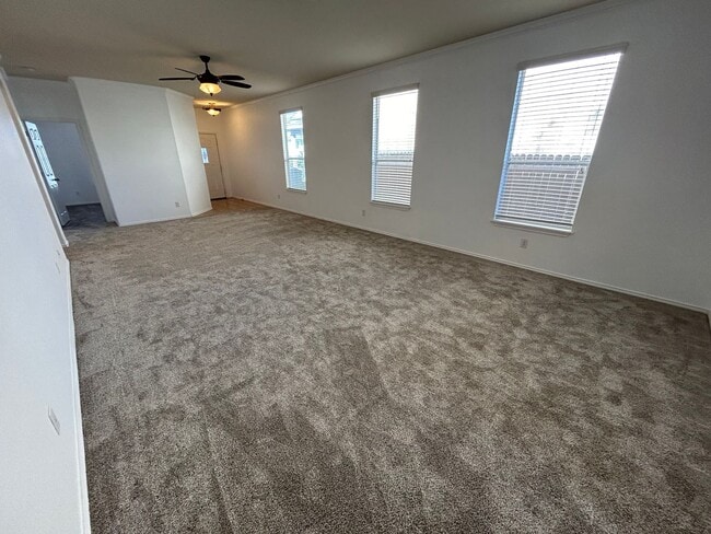 Building Photo - AVAILABLE NOW! 3 Bedroom / 2 Bath Home Nea...