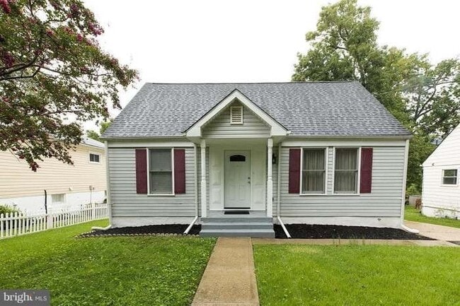 Building Photo - 2156 Lorraine Ave