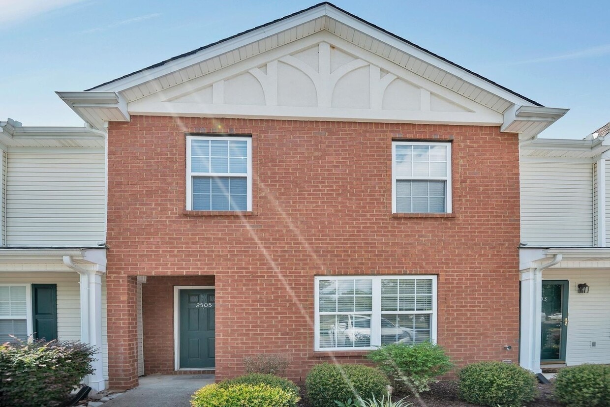 Townhome for rent five minutes from I-24 - Townhome for rent five minutes from I-24