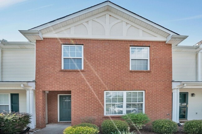 Townhome for rent five minutes from I-24 - Townhome for rent five minutes from I-24