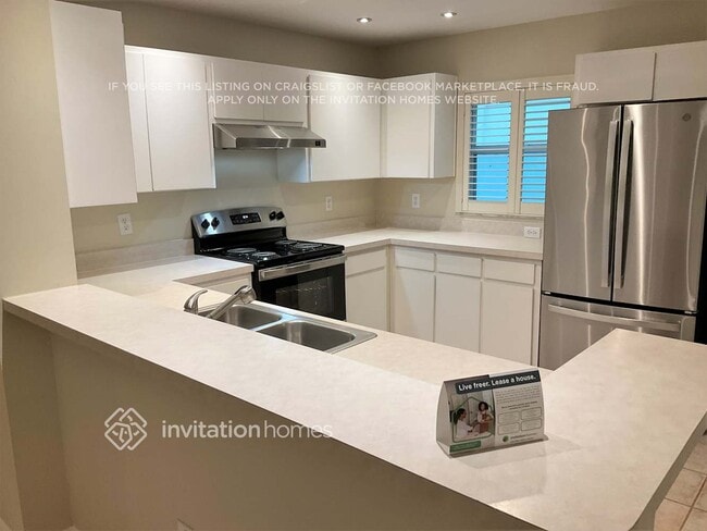 Foto del edificio - 14911 Rocky Ledge Dr