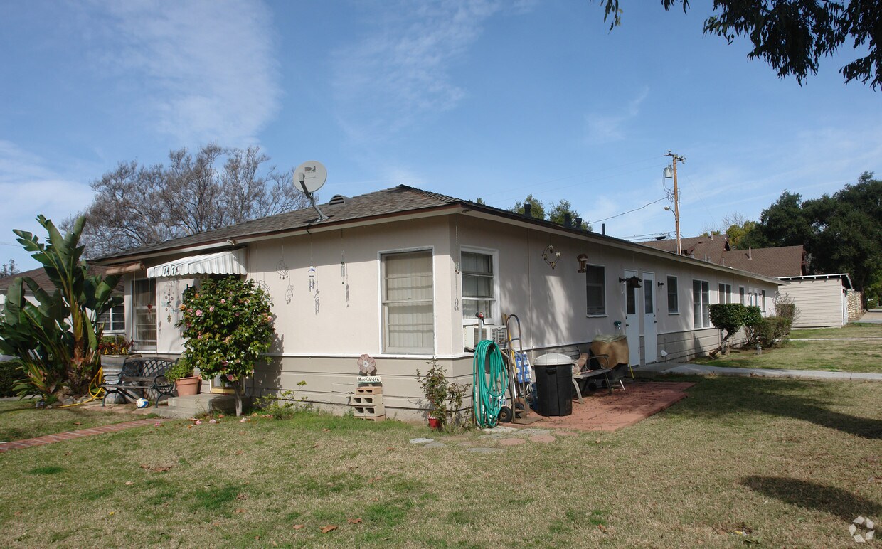 Primary Photo - 143 E 1st St