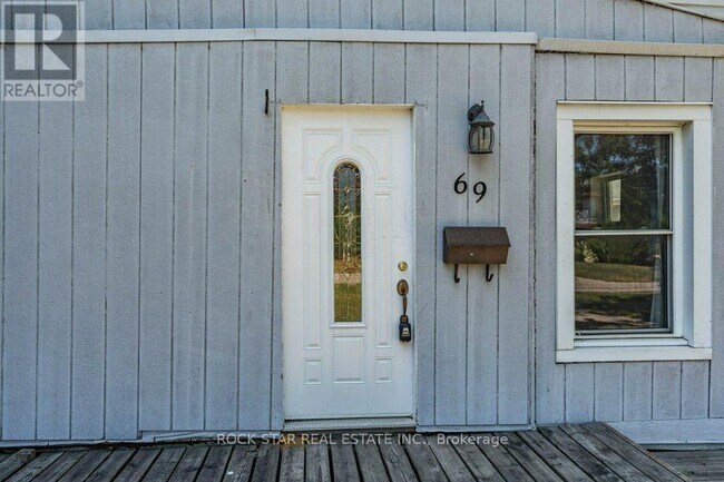 Photo du bâtiment - 69 Teal Ave