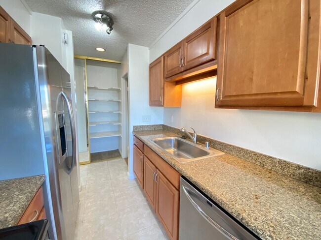 Foto del edificio - Pacific Beach Condo! 2 BEDROOM 2 BATH with...