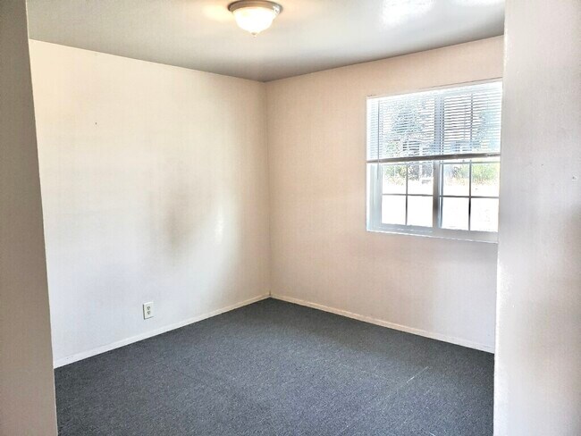 Bedroom - 7602 Grange St W