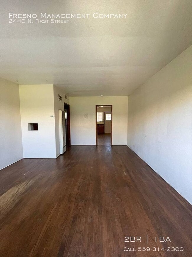 Building Photo - 2 Bedroom Apartment Near First & Clinton!