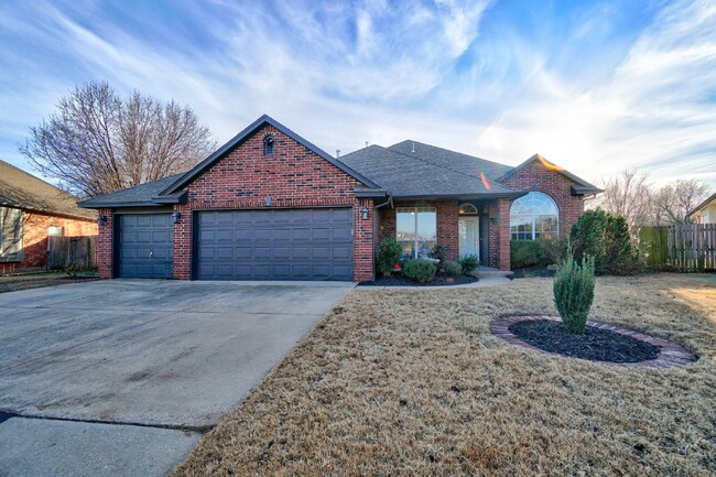 Foto del edificio - Spacious 4-Bedroom Retreat in Oklahoma City