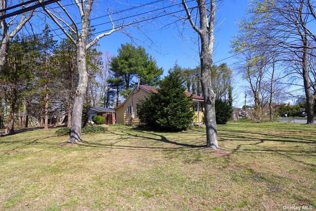 Building Photo - 649 8th St