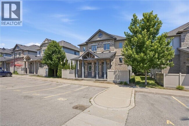 Photo du bâtiment - 388 Old Huron Rd