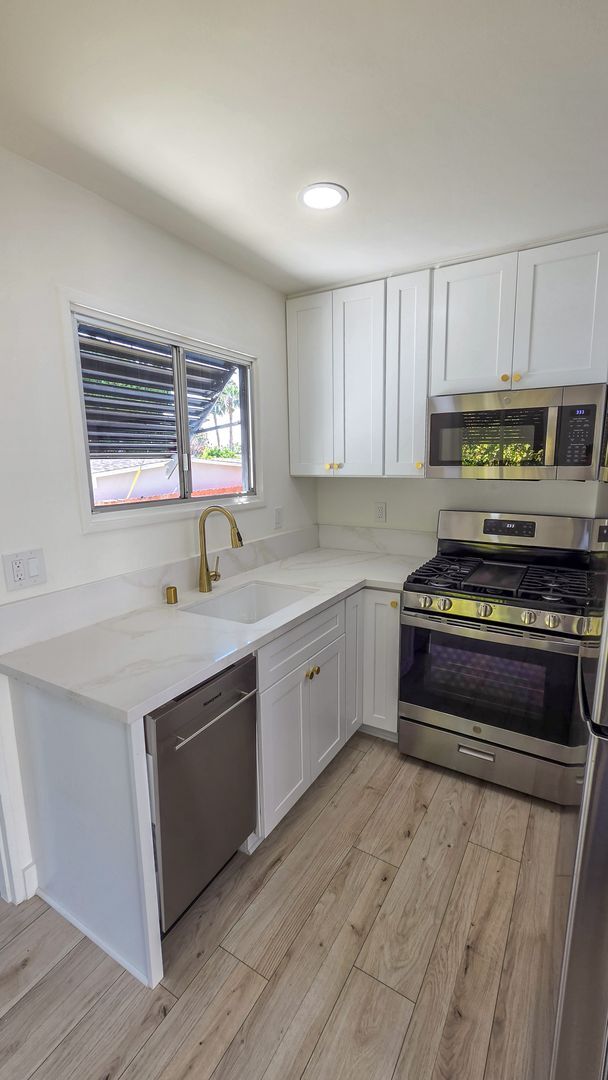 Foto del edificio - Beautifully Remodeled Detached 2 Bed 1 Bath Home with yard and pet friendly!