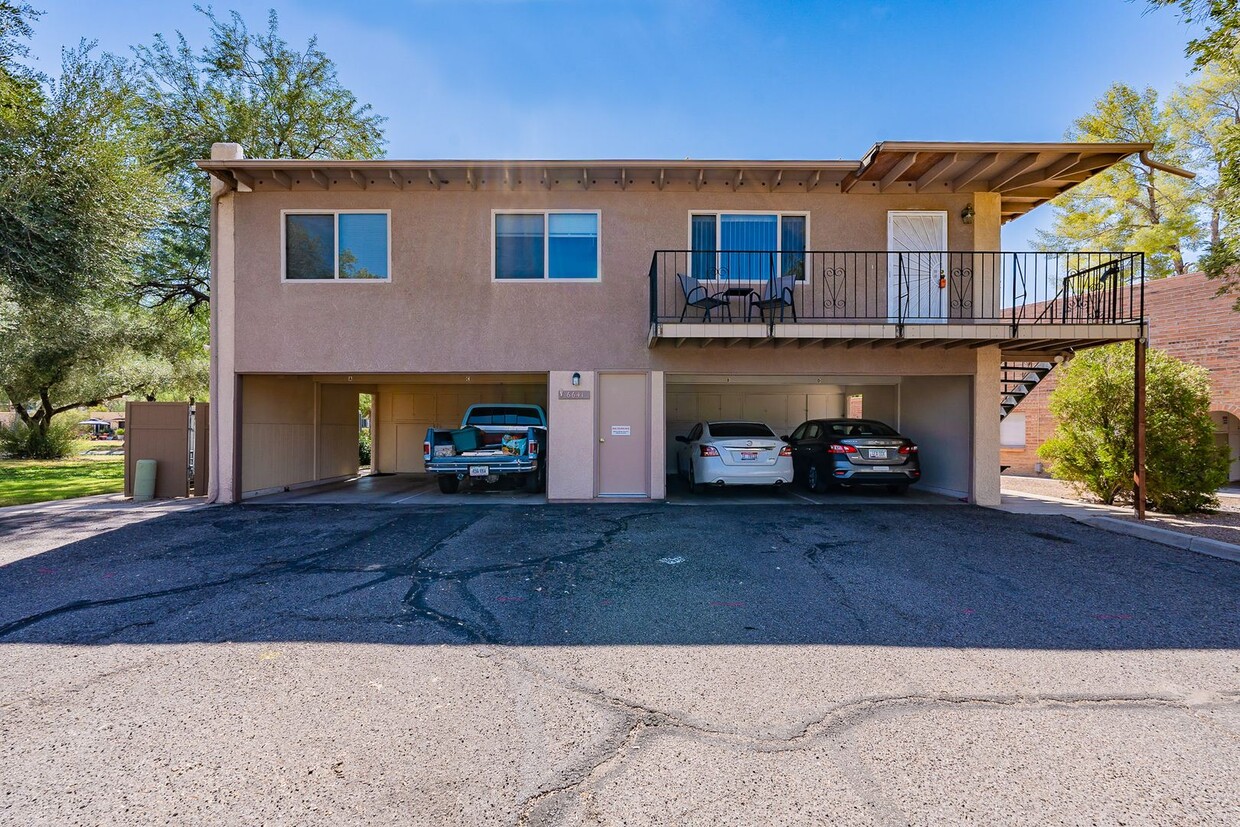 Primary Photo - Charming Townhome with Stunning Mountain V...