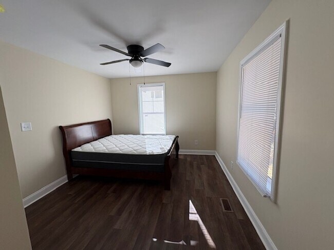 Foto del edificio - 3826 John Marshall Rd