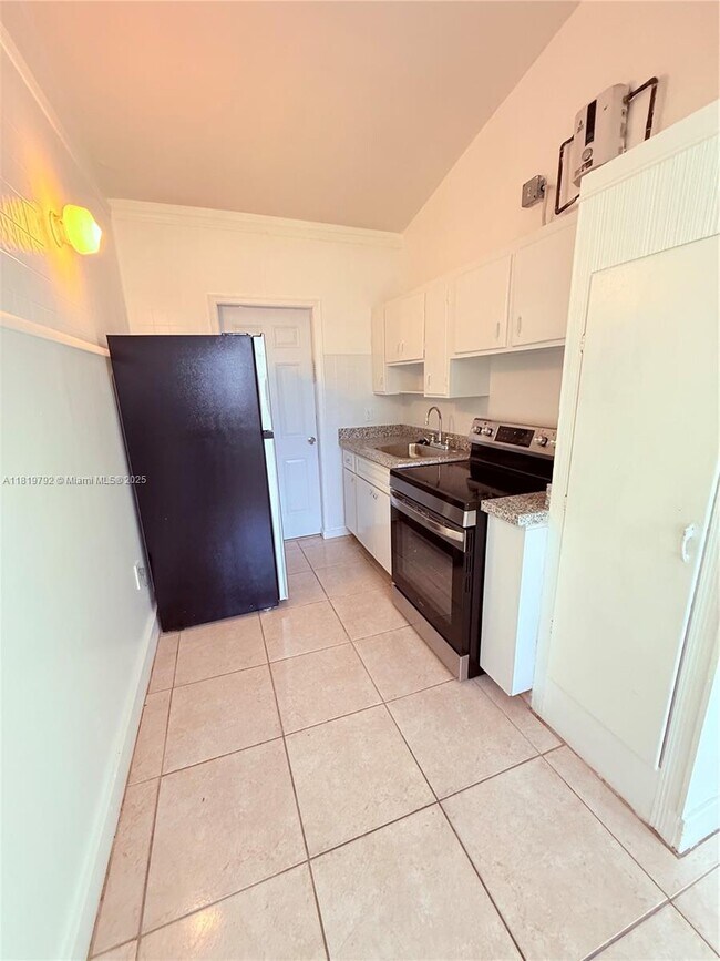 Foto del edificio - 1045 NE 80th St
