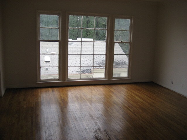Building Photo - 8722 Holloway Dr