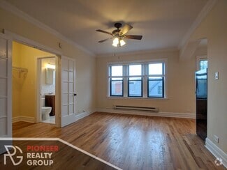 Building Photo - 4735 N Hermitage Ave