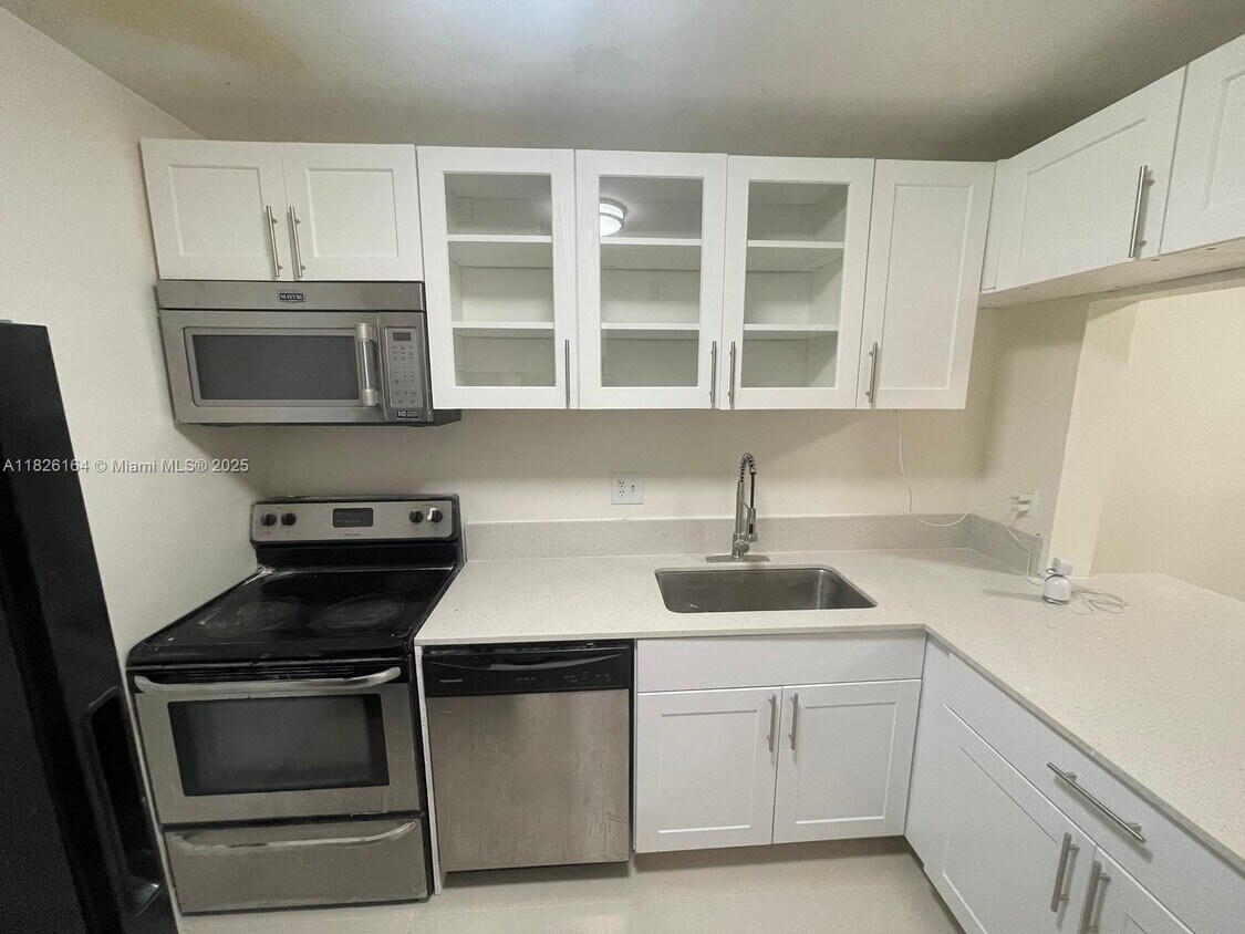 Foto principal - 7925 Fairview Dr