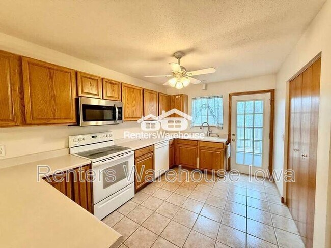 Foto del edificio - 495 S 51st St